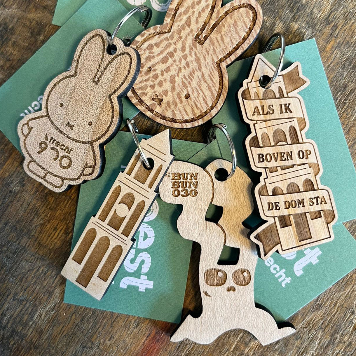 TOLIDA 100 Stuks Houten Sleutelhangers – Natuurlijke Houten Schijven Voor DIY, Tassen, Huisdierlabels En Gepersonaliseerde Cadeautjes