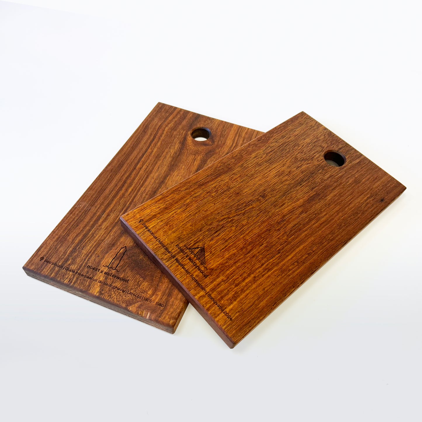 Limited edition Noest x Waterwood borrelplank, duurzaam hout met uniek design.