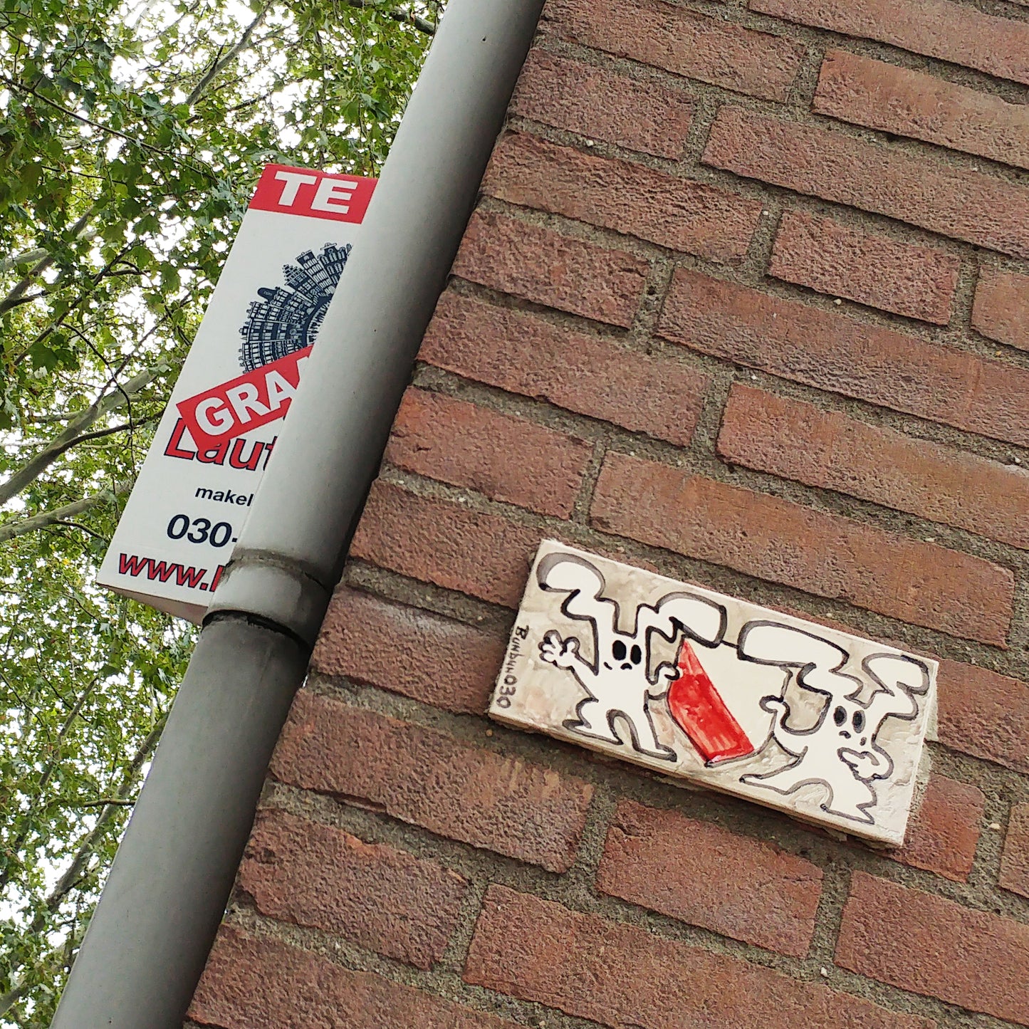 Kunstobject “Bunbun” van Utrechtse stadshout, ambachtelijk gesneden in uniek design.