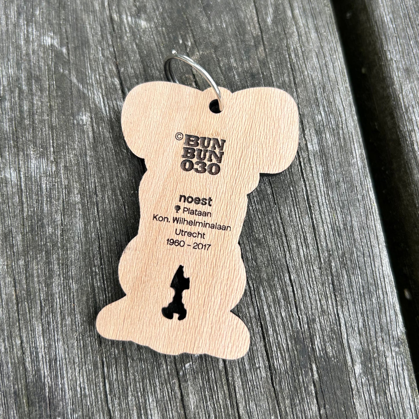 Houten sleutelhanger “Bunbun” (nijntjes Utrechtse konijnenvriendje), gemaakt van Utrechts hout.
