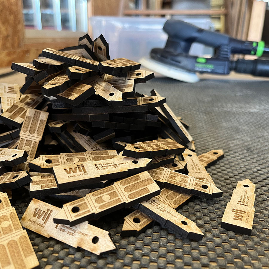 Gepersonaliseerd houten relatiegeschenk