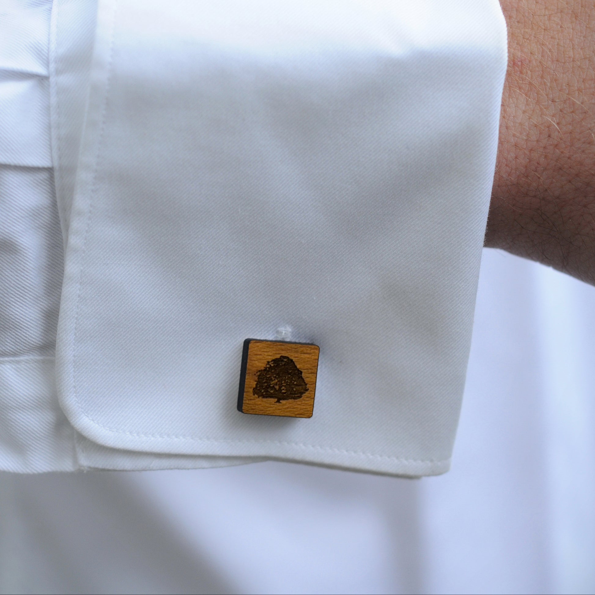 Houten manchetknopen van Rode Beuk (Wilhelminapark), handgemaakt uit lokaal stadshout.