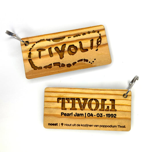 Houten sleutelhanger Tivoli “Pearl Jam” – gemaakt van concertzaal-hout, duurzaam aandenken.