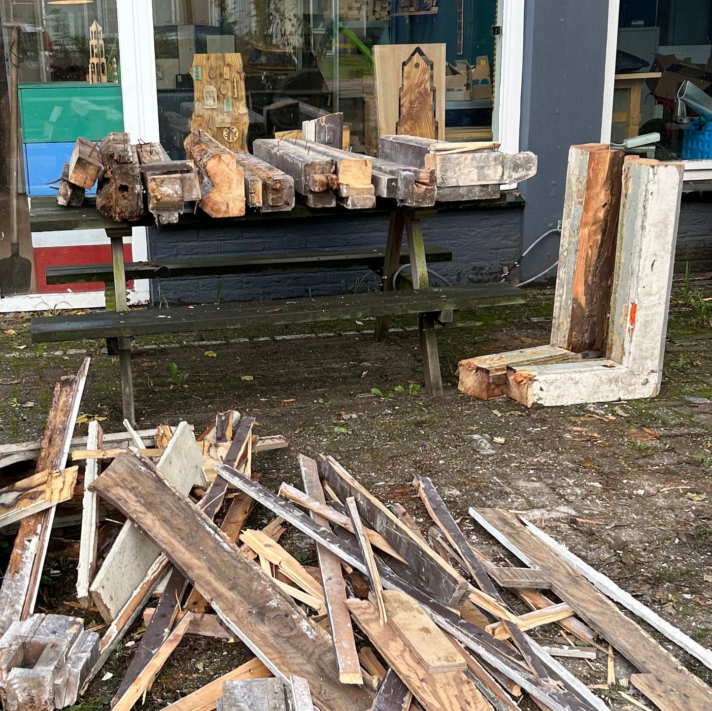 Houten sleutelhanger Tivoli “ILOVIT”, gemaakt van Utrechts Tivolihout.