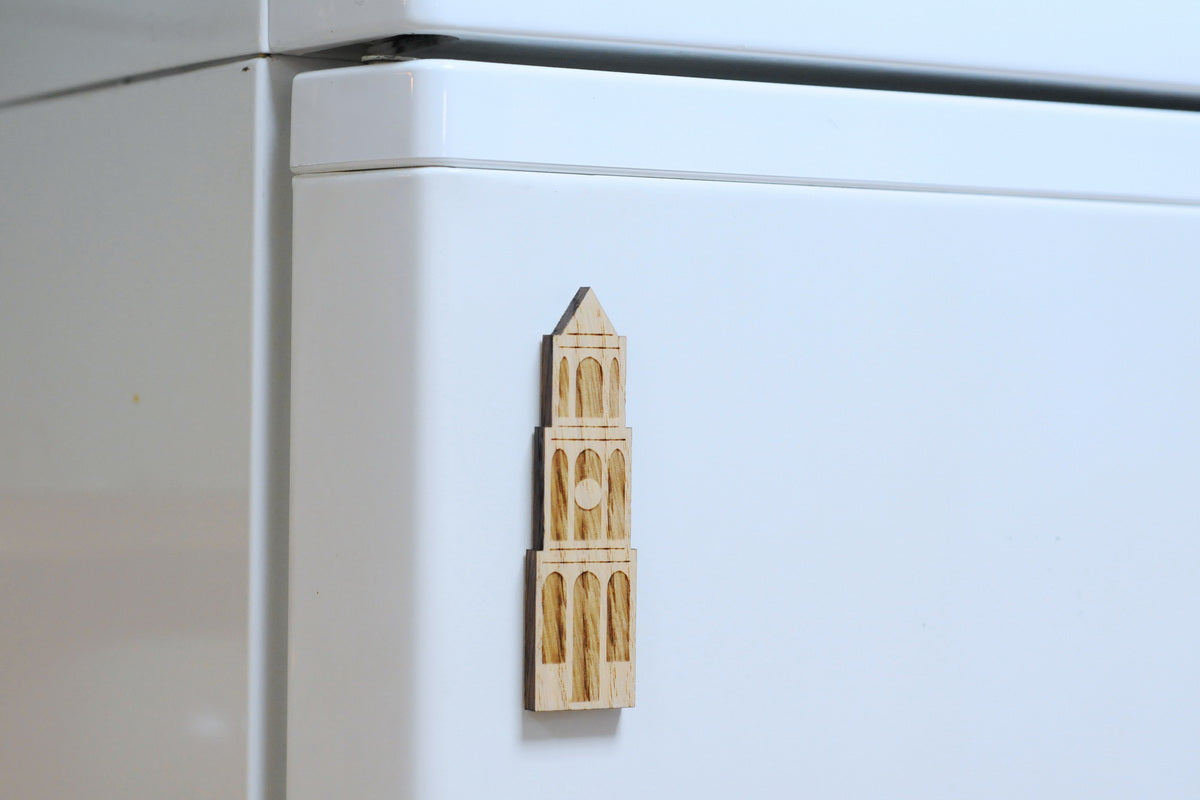 Houten koelkastmagneet Domtoren-silhouet, gemaakt van echt Utrechts stadshout.