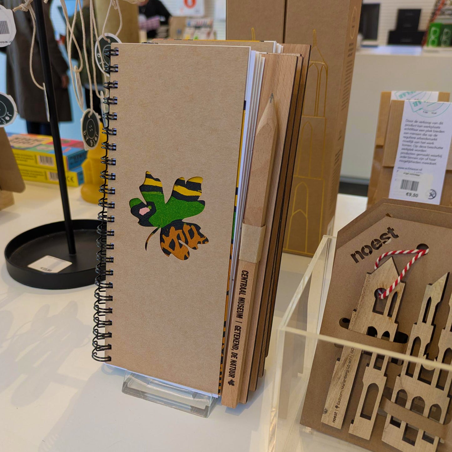 Gepersonaliseerde schetsblokken in de museumwinkel van het Centraal Museum.