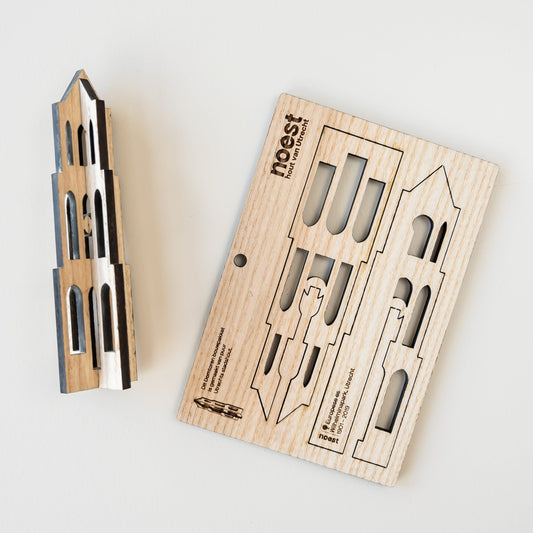 Houten bouwpakket “Domtoren” van Utrecht, duurzaam stadshout met gravering details.