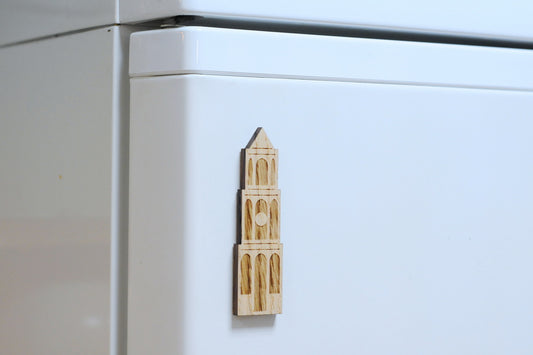 Houten koelkastmagneet Domtoren-silhouet, gemaakt van echt Utrechts stadshout.